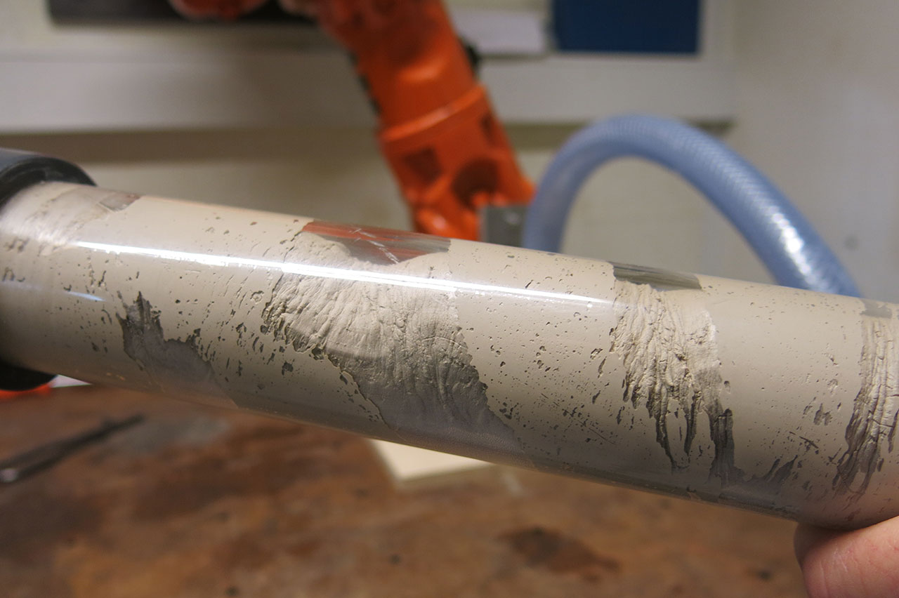 Wet clay in the extruder pressure tube